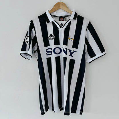 Retro Juventus Shirt 1996-97 Home