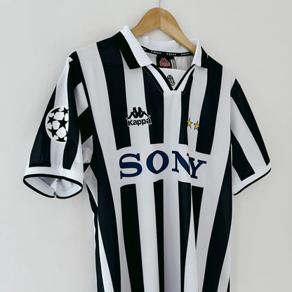 Retro Juventus Shirt 1996-97 Home