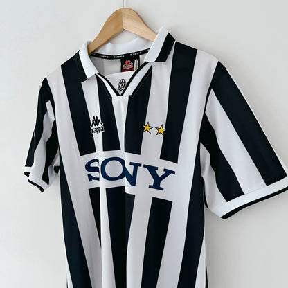 Retro Juventus Shirt 1996-97 Home