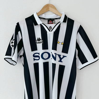 Retro Juventus Shirt 1996-97 Home