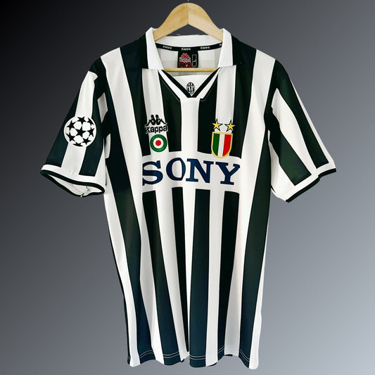 Retro Juventus Shirt 1996-97 Home